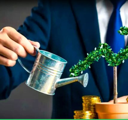 SME-focused AIF ഫണ്ടിന്റെ പ്രഖ്യാപനം നടത്തുന്ന ഹിമാലയ വെൽത്ത് മാനേജേഴ്സ് പ്രതിനിധിയുടെ ചിത്രം
