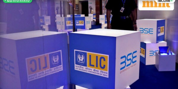 LIC യുടെ ലോഗോയും പശ്ചാത്തലത്തിൽ സ്റ്റോക്ക് മാർക്കറ്റ് ചാർട്ടുകളും