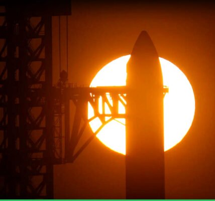SpaceX-ന്റെ റോക്കറ്റ് വിക്ഷേപിക്കുന്നതിന്റെ ചിത്രം