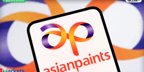 ഏഷ്യൻ പെയിന്റ്‌സ് ലോഗോയും പശ്ചാത്തലത്തിൽ ഓഹരി വിപണിയുടെ ഡാറ്റയും