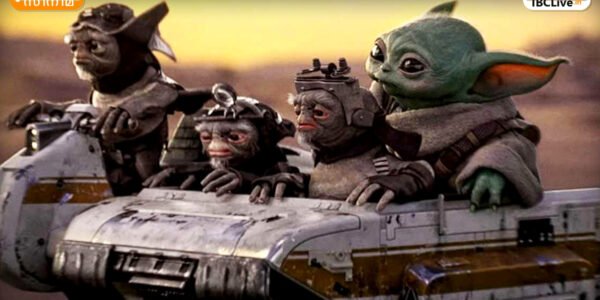 പെഡ്രോ പാസ്കൽ മാൻഡലോറിയനായി വേഷമിടുന്ന Star Wars: The Mandalorian and Grogu സിനിമയുടെ ഒരു സ്റ്റിൽ