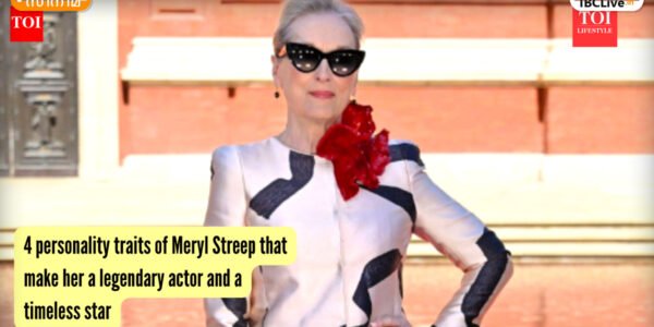 Meryl Streep ചിരിച്ചുകൊണ്ട് പോസ് ചെയ്യുന്നു