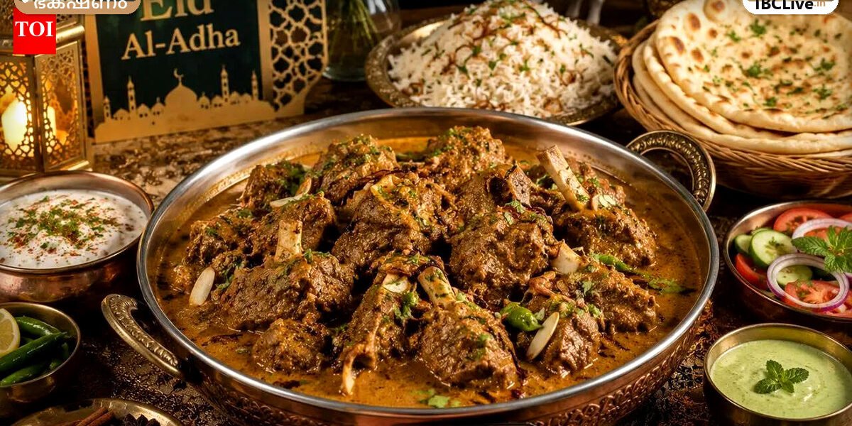 സ്വർണ്ണനിറത്തിലുള്ള മട്ടൺ കറി, അലങ്കരിച്ച ബക്കരീദ് മേശപ്പുറത്ത് വിളമ്പിയിരിക്കുന്നു