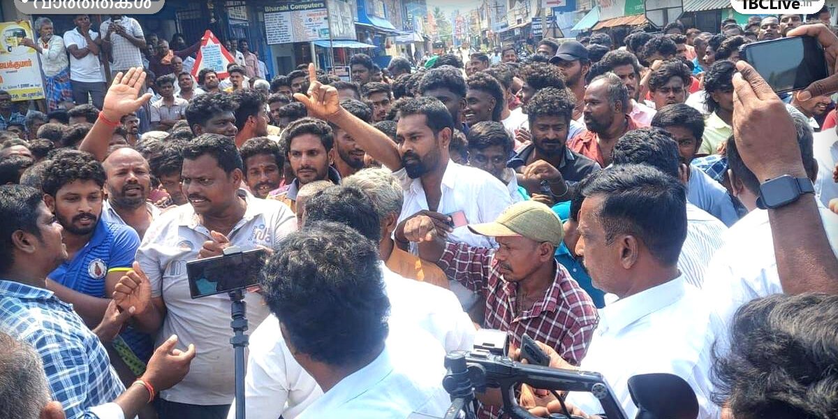 കണിയമ്പാടിയിൽ പ്രതിഷേധിച്ച ഇഷ്ടികക്കളം തൊഴിലാളികളുടെ ചിത്രം.