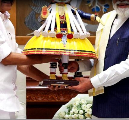 കേരള മുഖ്യമന്ത്രി വി.ഡി. സതീശൻ പ്രധാനമന്ത്രി നരേന്ദ്ര മോദിയുമായി ഡൽഹിയിൽ കൂടിക്കാഴ്ച നടത്തുന്നു.