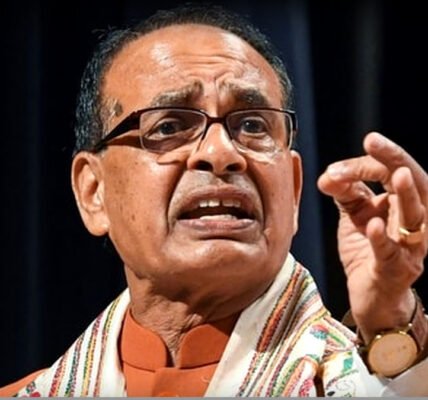 കേന്ദ്രമന്ത്രി ശിവരാജ് സിംഗ് ചൗഹാൻ ഡൽഹിയിൽ ഒരു പുസ്തകം പ്രകാശനം ചെയ്യുന്നു.