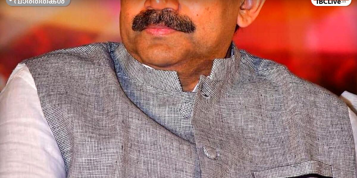 കേന്ദ്രമന്ത്രിക്ക് കത്ത് നൽകുന്ന രായച്ചൂർ എംപി ജി. കുമാർ നായിക്കിന്റെ ചിത്രം
