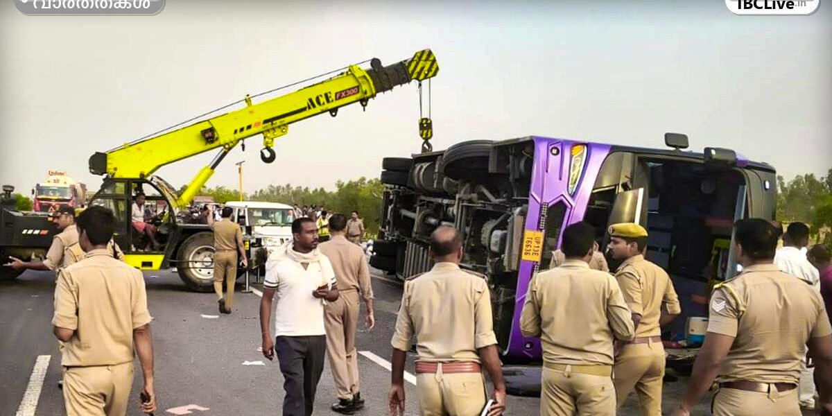 ഉന്നാവോയിൽ ബസ് അപകടം നടന്ന സ്ഥലത്ത് രക്ഷാപ്രവർത്തനം നടത്തുന്ന പോലീസ് ഉദ്യോഗസ്ഥർ.
