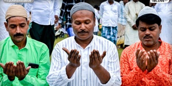 പാളയം ജുമാ മസ്ജിദിൽ ബലിപെരുന്നാൾ പ്രാർത്ഥനയ്ക്ക് ശേഷം വിപി സുഹൈബ് മൗലവി വിശ്വാസികളെ അഭിസംബോധന ചെയ്യുന്നു.