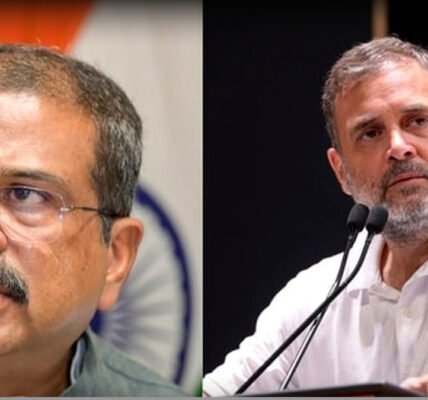 ഒരു വാർത്താ സമ്മേളനത്തിൽ സംസാരിക്കുന്ന കേന്ദ്ര വിദ്യാഭ്യാസ മന്ത്രി ധർമ്മേന്ദ്ര പ്രധാൻ.