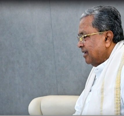 കർണാടക മുഖ്യമന്ത്രി സിദ്ധരാമയ്യ മാധ്യമങ്ങളോട് സംസാരിക്കുന്നു