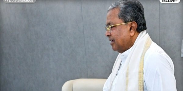 കർണാടക മുഖ്യമന്ത്രി സിദ്ധരാമയ്യ മാധ്യമങ്ങളോട് സംസാരിക്കുന്നു