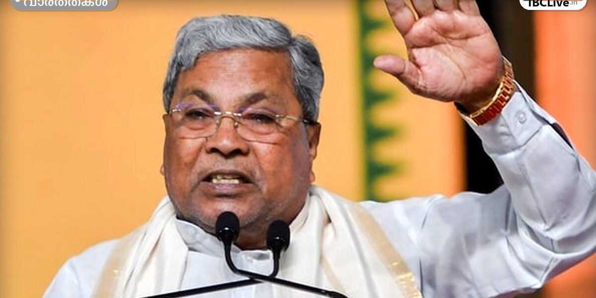 രാജി സമർപ്പിച്ച ശേഷം മാധ്യമങ്ങളെ കാണുന്ന സിദ്ധരാമയ്യ