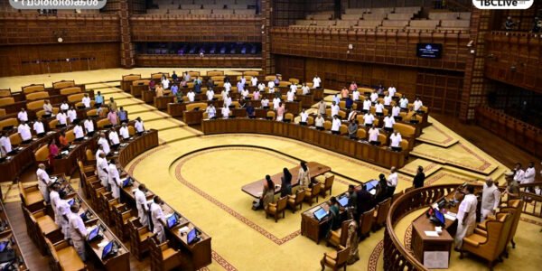 തിരുവനന്തപുരം നിയമസഭയിൽ നയപ്രഖ്യാപനം നടത്തുന്ന കേരള ഗവർണർ രാജേന്ദ്ര വിശ്വനാഥ് ആർലേക്കർ.