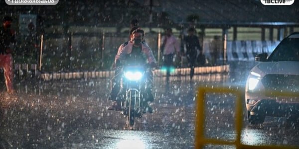 വരണ്ട വയലിൽ മഴമാപിനി