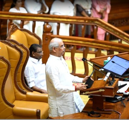 നിയമസഭയിൽ നയപ്രഖ്യാപനം നടത്തുന്ന ഗവർണ്ണർ രാജേന്ദ്ര വിശ്വനാഥ് ആർലേക്കർ.