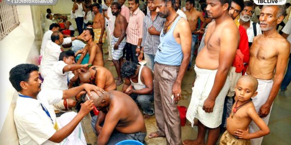 തിരുമലയിലെ കല്യാണകട്ടയിൽ തലമുണ്ഡനം ചെയ്യാൻ കാത്തുനിൽക്കുന്ന ഭക്തർ.