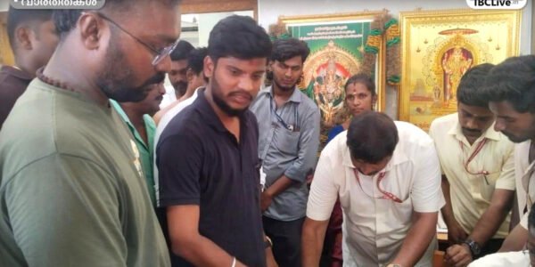 മുഖ്യമന്ത്രി എസ്. രമേഷ് തിരുച്ചെന്തൂർ സുബ്രഹ്മണ്യസ്വാമി ക്ഷേത്രത്തിൽ