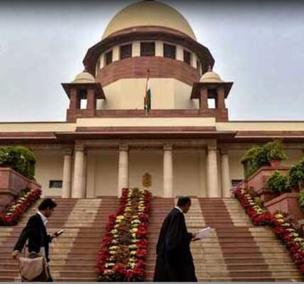 സുപ്രീംകോടതിയുടെ ചിത്രം, നീതിയുടെ ചിഹ്നങ്ങളോടൊപ്പം
