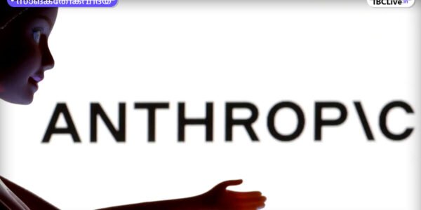 Anthropic AI ലോഗോയും പശ്ചാത്തലത്തിൽ സാമ്പത്തിക രേഖകളും കാണിക്കുന്ന ചിത്രം.