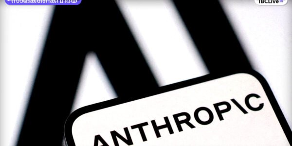 Anthropic-ന്റെ സിഇഒ ഡാരിയോ അമോഡി ഒരു ടെക് കോൺഫറൻസിൽ സംസാരിക്കുന്നു