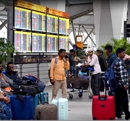 തിരുവനന്തപുരം വിമാനത്താവളത്തിലെ തിരക്കേറിയ ചെക്ക്-ഇൻ കൗണ്ടറുകൾ