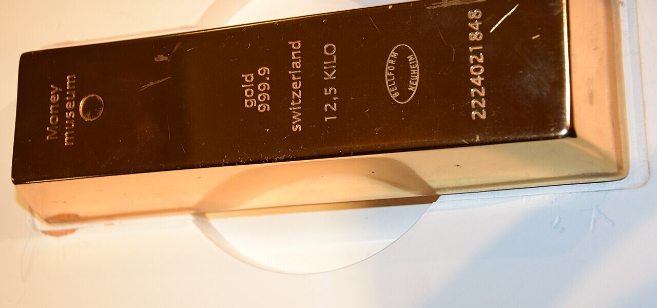 Gold bullion bar - gold price record high India 2026