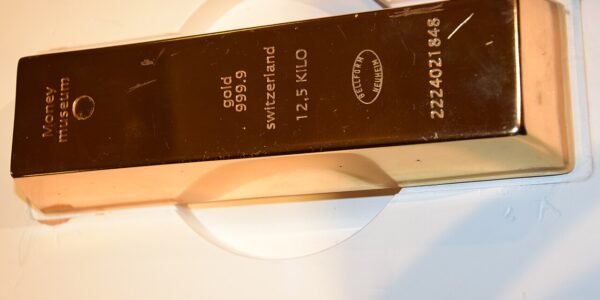 Gold bullion bar - gold price record high India 2026