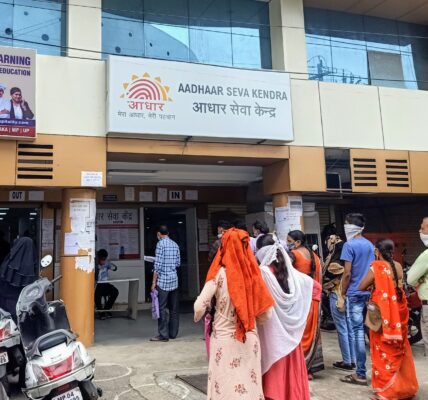 കേരള സാമൂഹിക സുരക്ഷാ പെൻഷൻ: വീട്ടുപടിക്കൽ വിതരണം അവസാനിക്കുന്നു; ഇനി ആധാർ അക്കൗണ്ടിൽ നേരിട്ട്