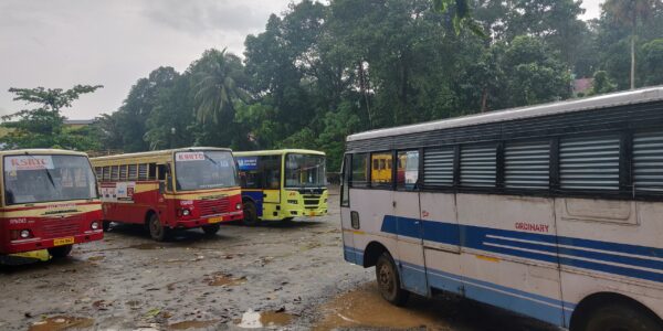 കെഎസ്ആർടിസി ബസുകൾ