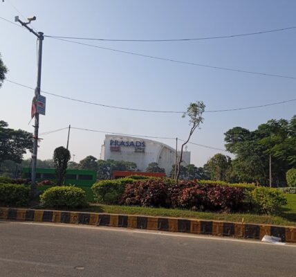 ഒരു മൾട്ടിപ്ലെക്സ് തിയറ്റർ